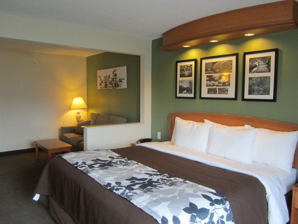Hotel Clarion Pointe Albemarle Exterior foto