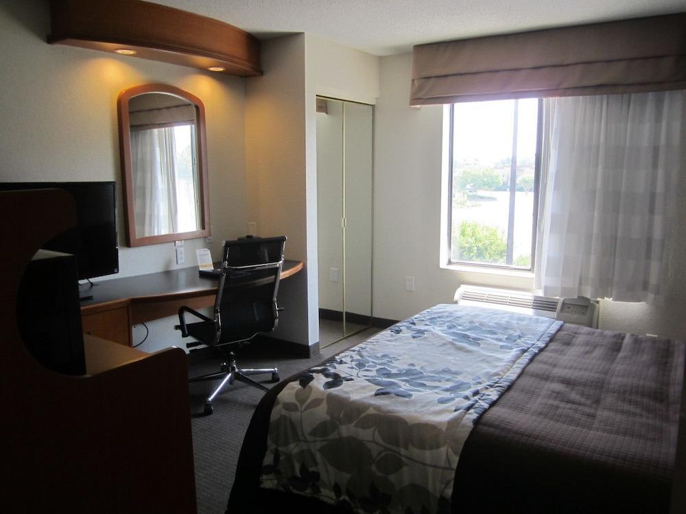 Hotel Clarion Pointe Albemarle Exterior foto