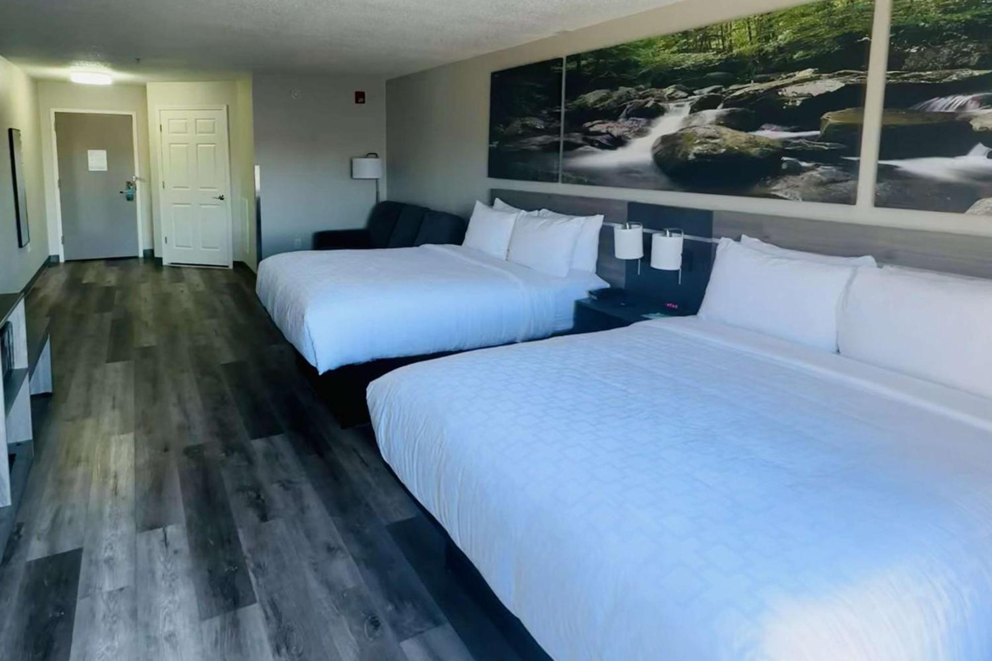 Hotel Clarion Pointe Albemarle Exterior foto