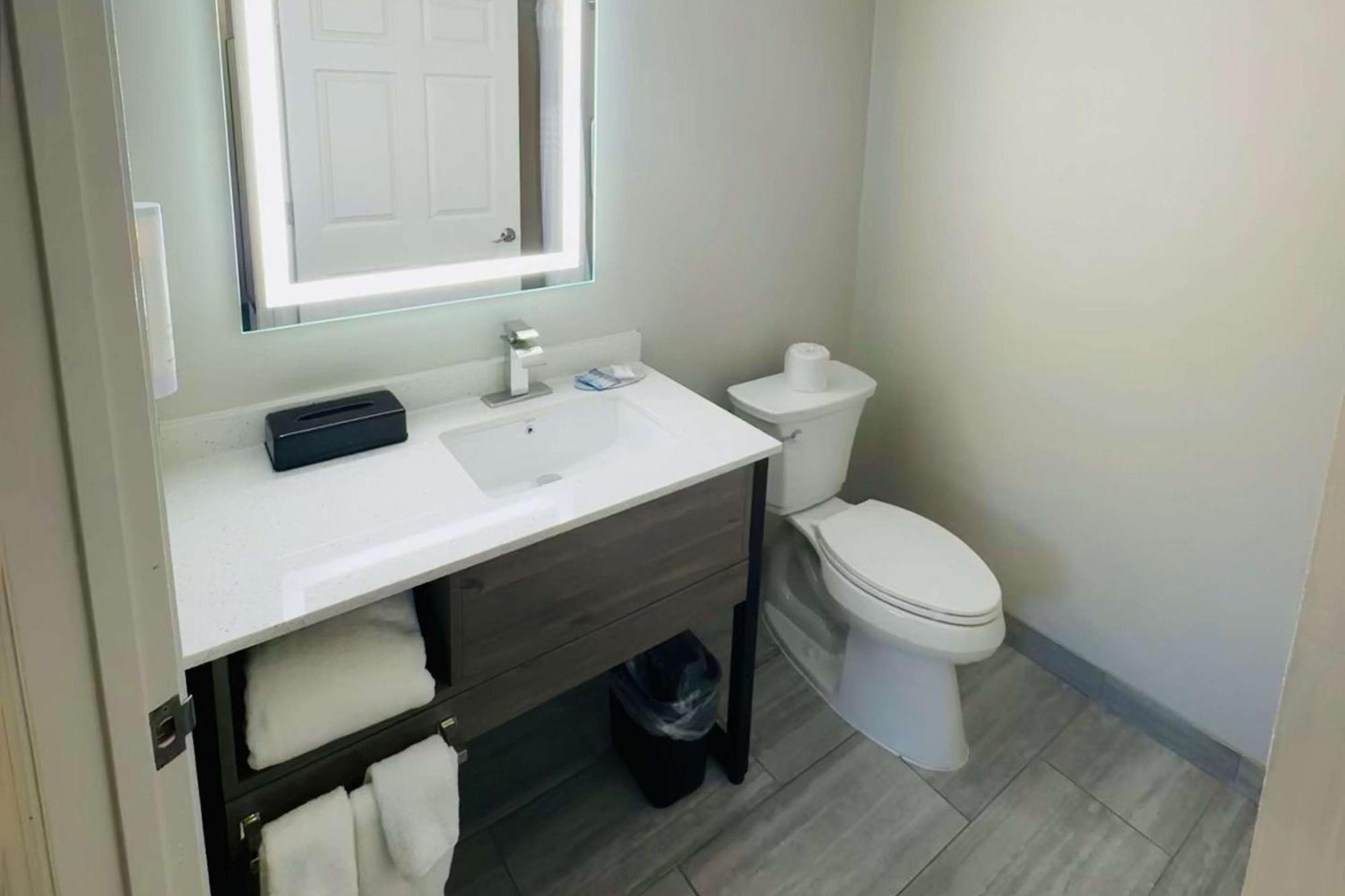 Hotel Clarion Pointe Albemarle Exterior foto