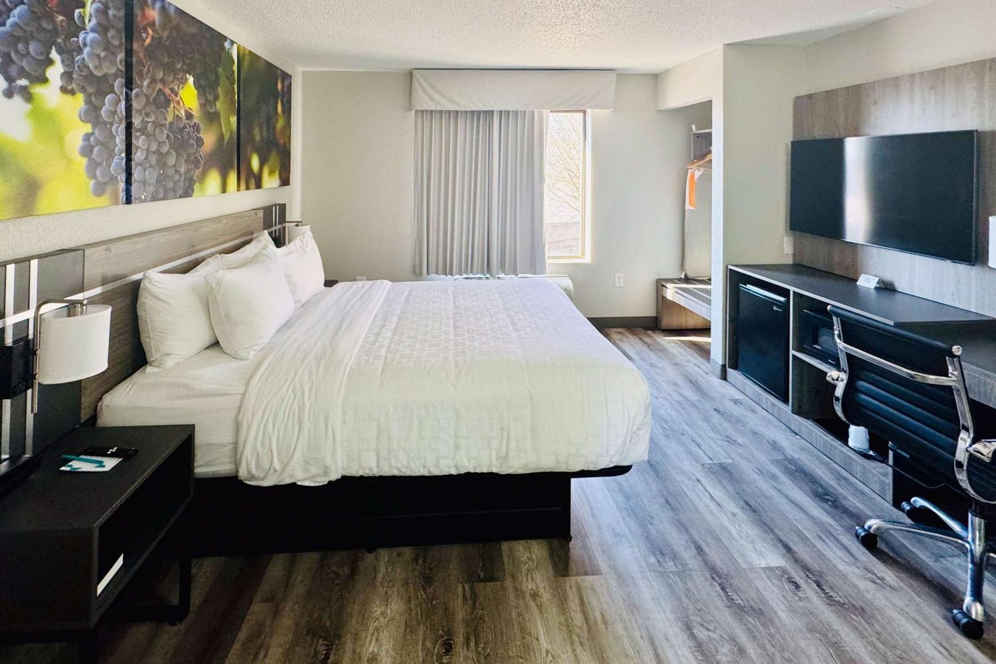 Hotel Clarion Pointe Albemarle Exterior foto