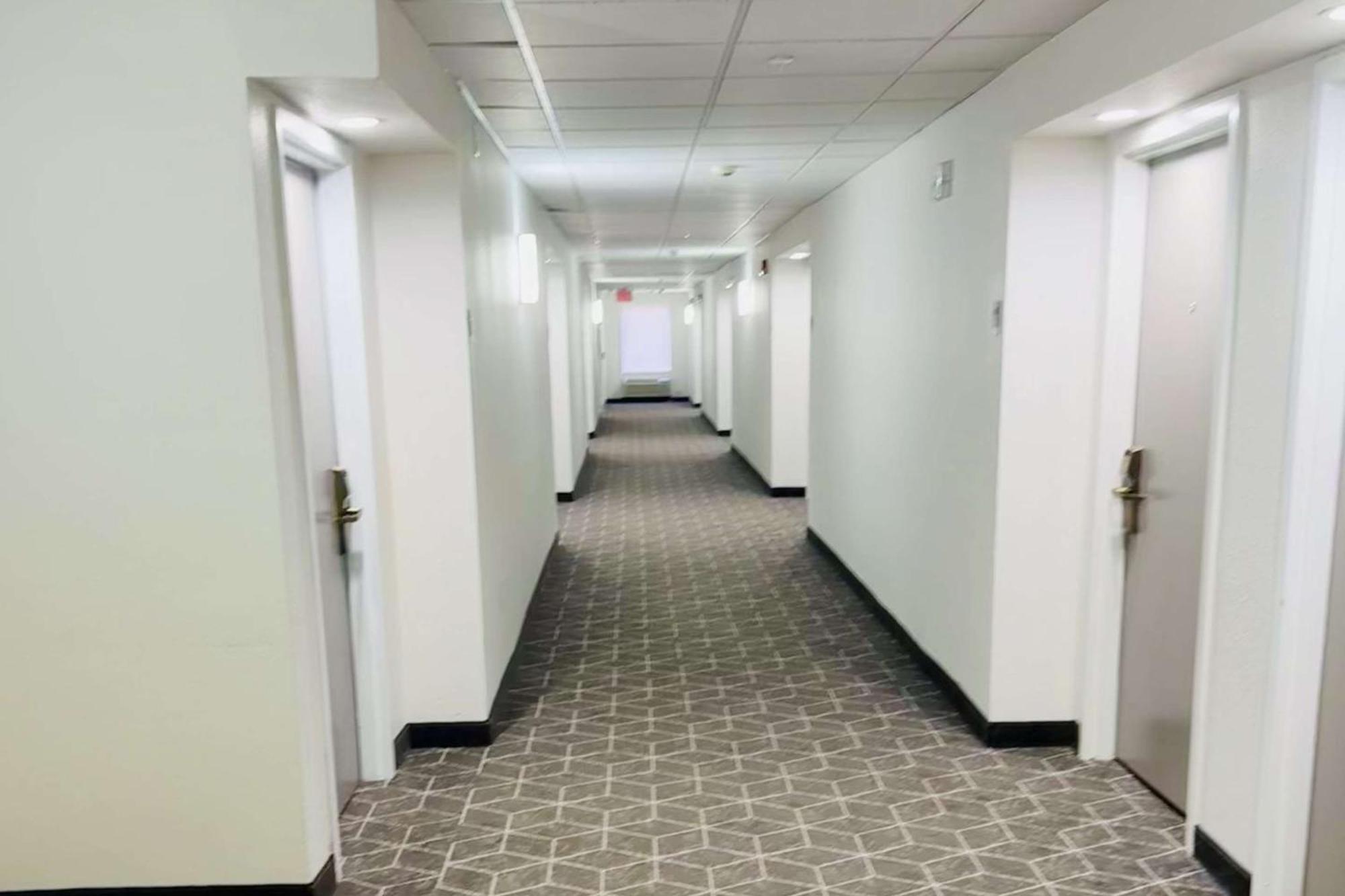 Hotel Clarion Pointe Albemarle Exterior foto