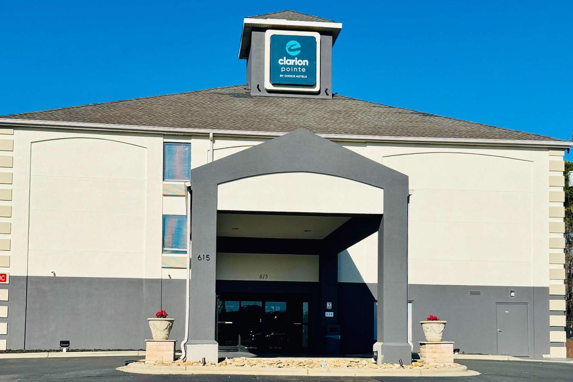 Hotel Clarion Pointe Albemarle Exterior foto